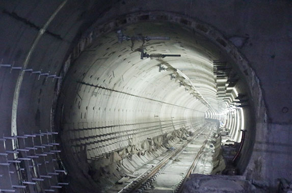 Completed tunnel with OCS at Santacruz Station